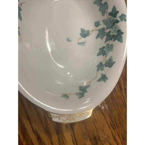 Sango Caprice serving oval bowl. With green ivy and gold trim. 10 1/2” EXCELLENT - Picture 6 of 8